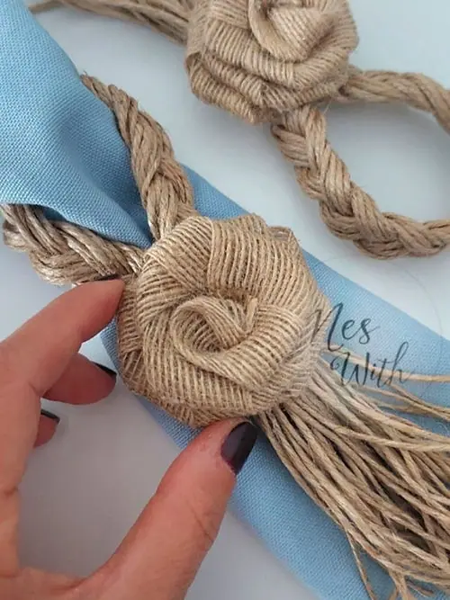 Jüt Peçete Halkası 6'lı Set – Gül Detaylı El Yapımı Peçete Yüzüğü